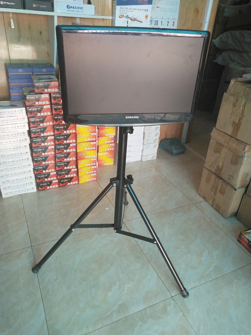 Chân màn hình di động 26″-32″ inch 0.8m